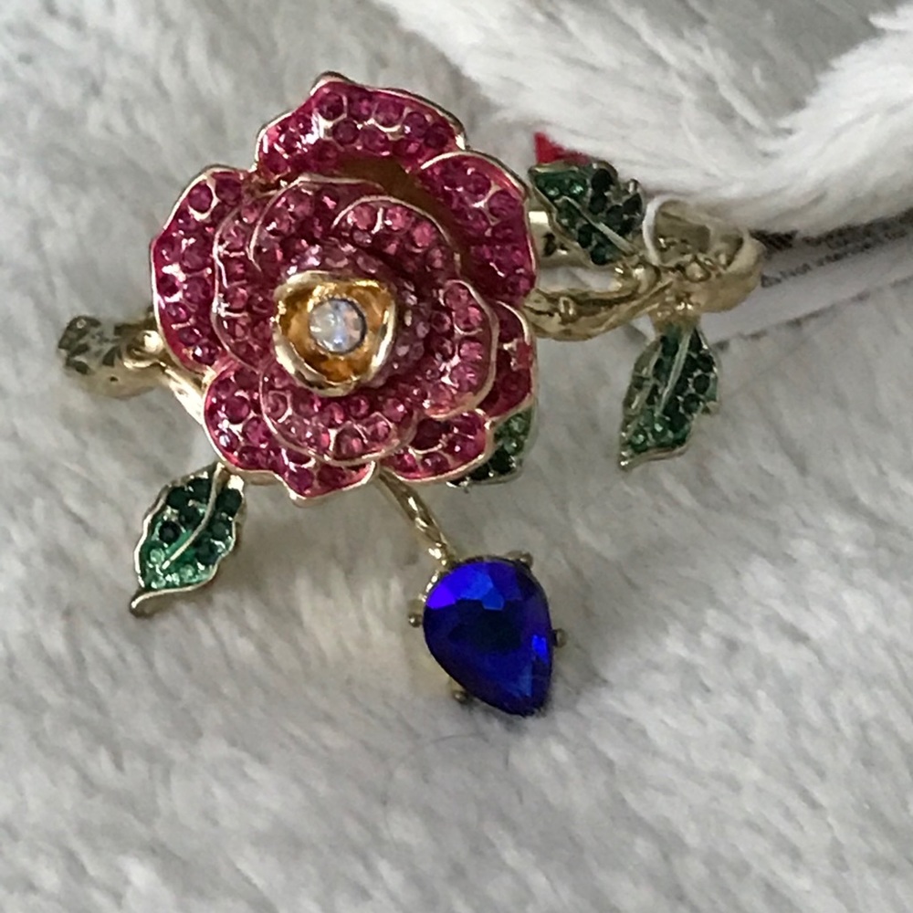 Betsey Johnson New with Tags, Flower Bracelet